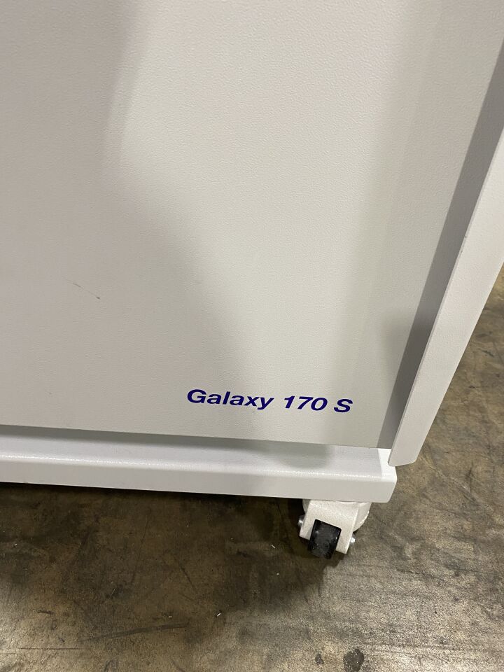 NEW BRUNSWICK Galaxy 170S Incubator