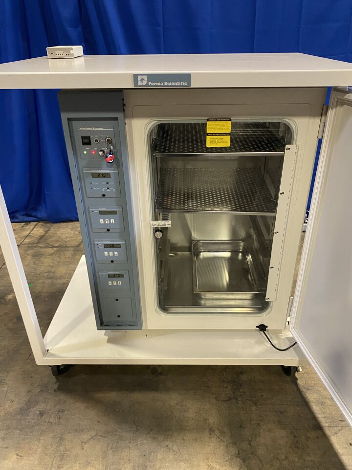 FORMA SCIENTIFIC 3860 Incubator