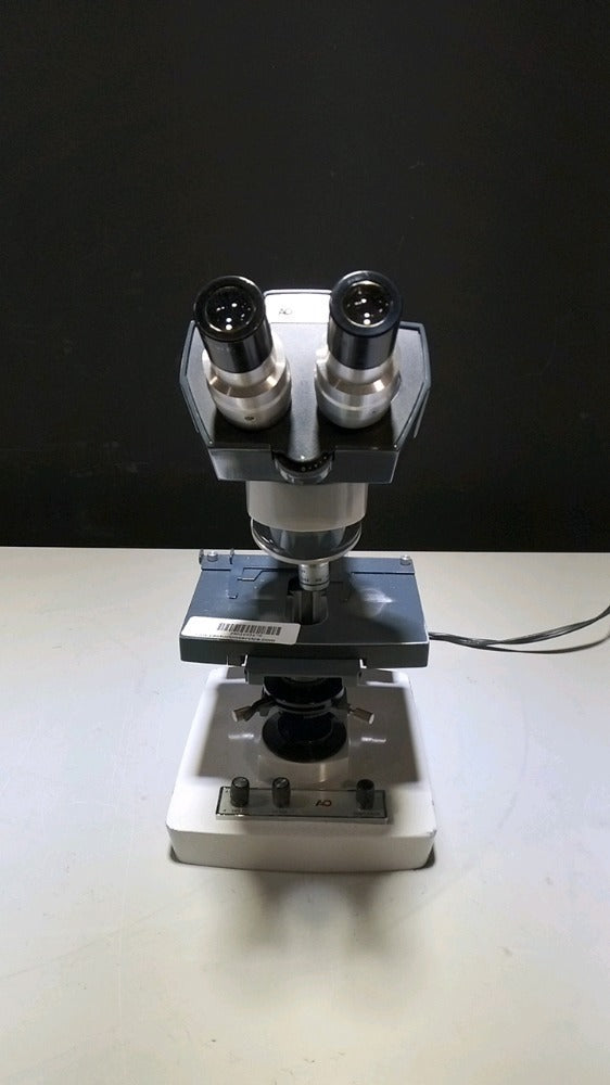 AMERICAN OPTICAL LAB MICROSCOPE WITH 2 OBJECTIVES