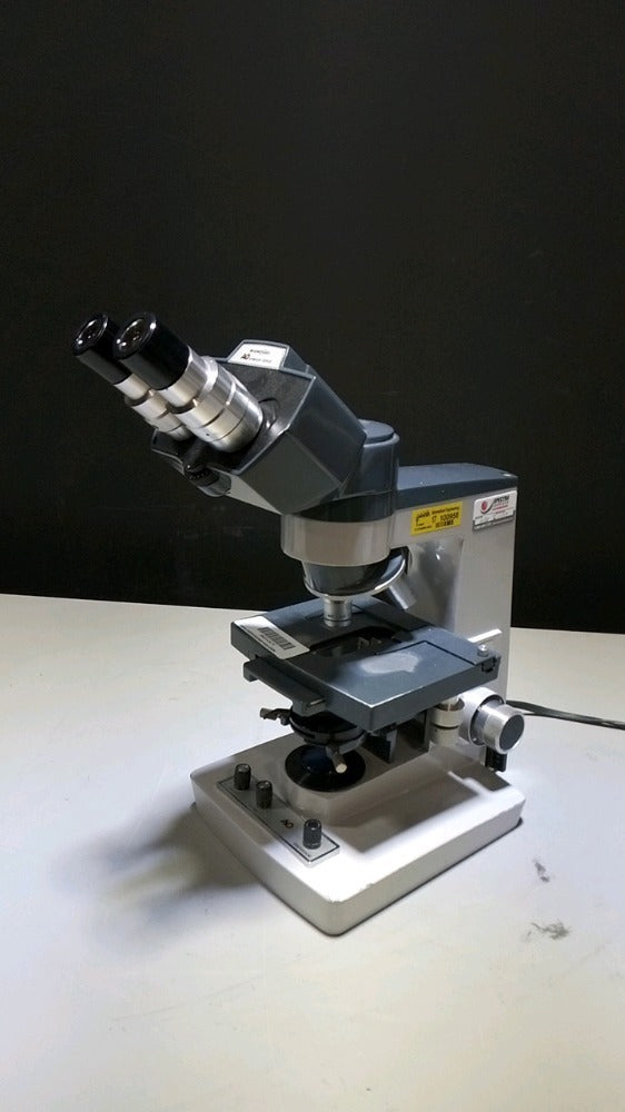 AMERICAN OPTICAL LAB MICROSCOPE WITH 2 OBJECTIVES