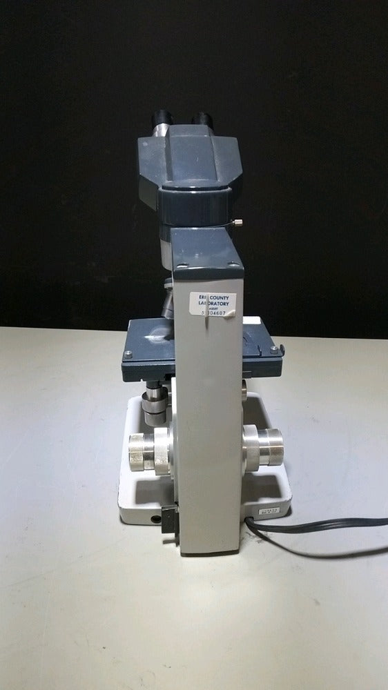 AMERICAN OPTICAL LAB MICROSCOPE WITH 2 OBJECTIVES