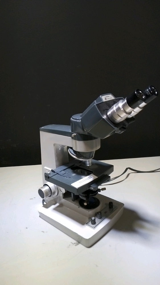 AMERICAN OPTICAL LAB MICROSCOPE WITH 2 OBJECTIVES