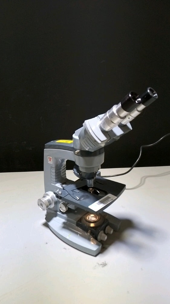 AMERICAN OPTICAL LAB MICROSCOPE WITH 1 OBJECTIVE