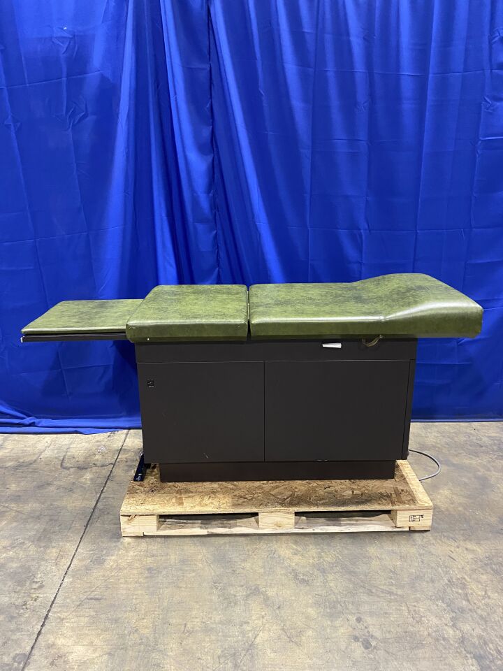 THE IE MEDICAL GROUP 104 Exam Table