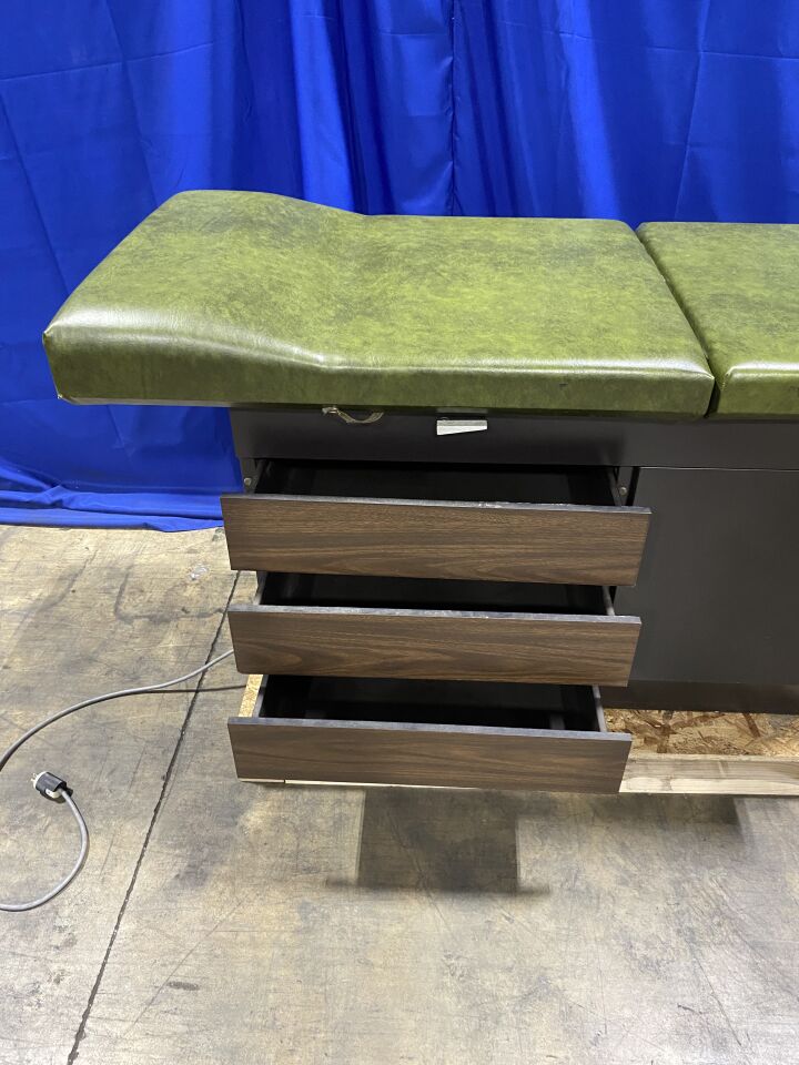 THE IE MEDICAL GROUP 104 Exam Table