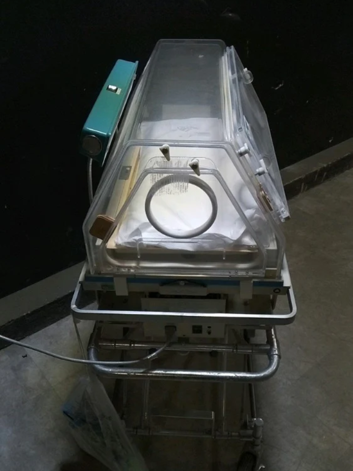 AIR-SHIELDS TI100 INFANT INCUBATOR