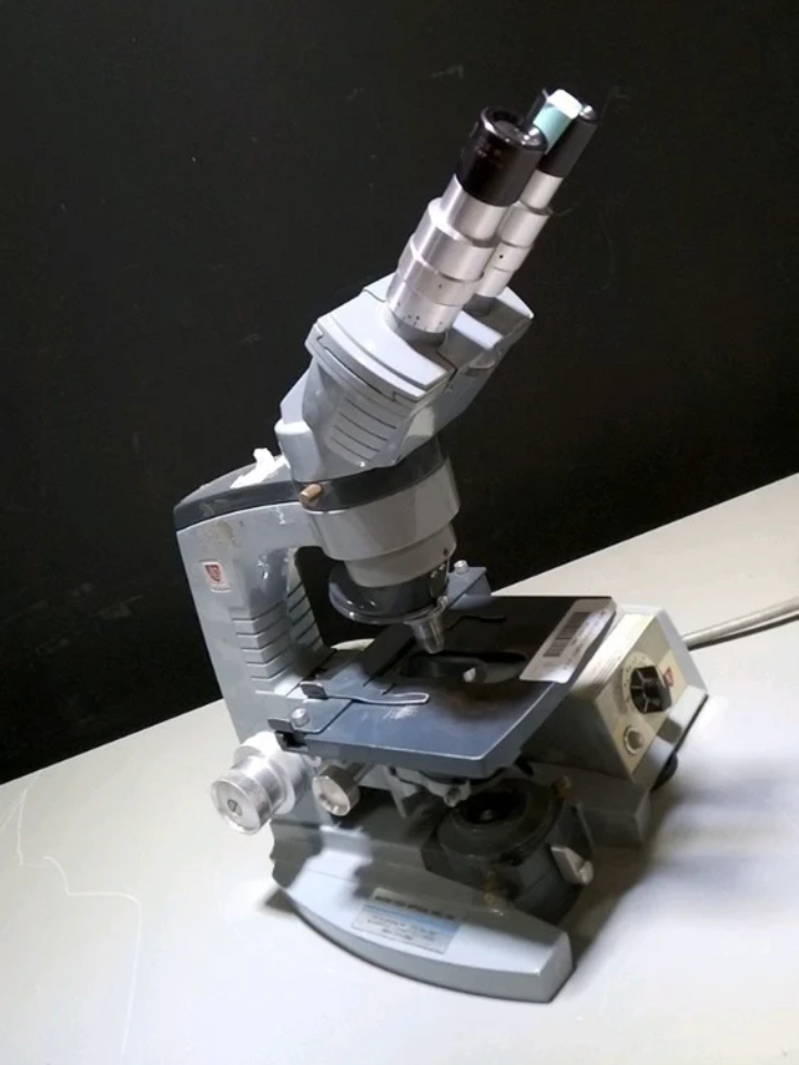 AMERICAN OPTICAL LAB MICROSCOPE WITH 1 OBJECTIVE