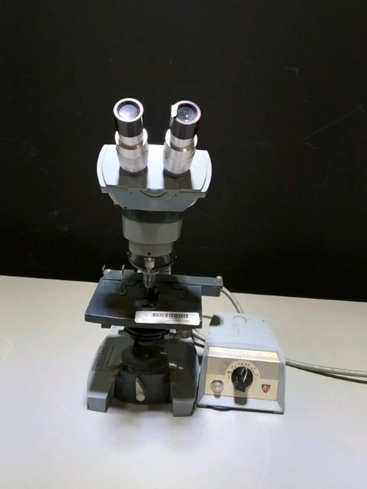 AMERICAN OPTICAL LAB MICROSCOPE WITH 1 OBJECTIVE