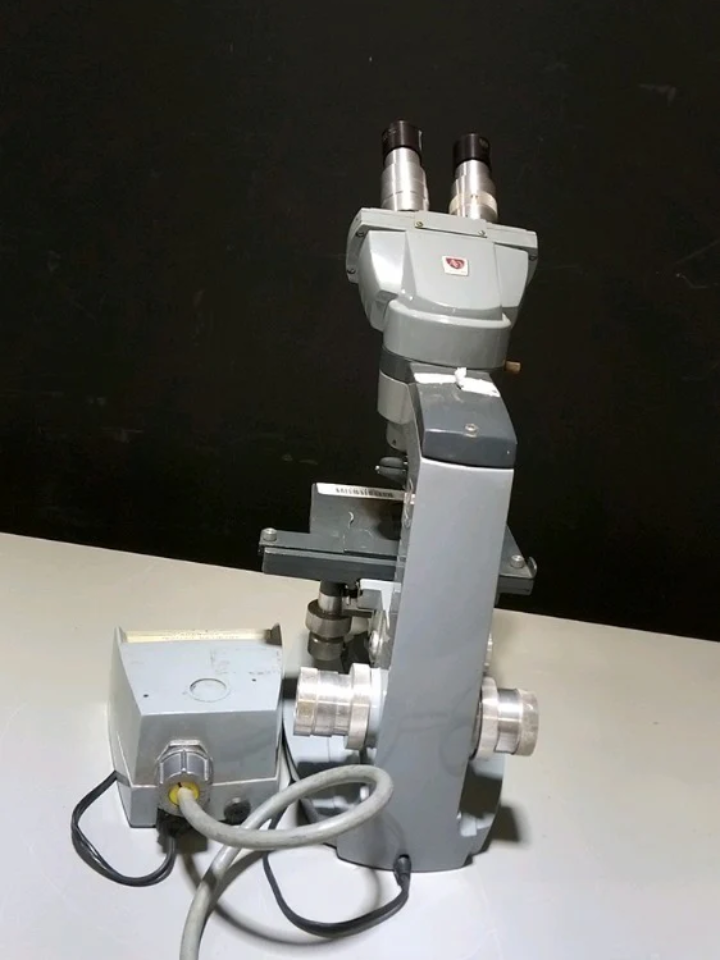 AMERICAN OPTICAL LAB MICROSCOPE WITH 1 OBJECTIVE