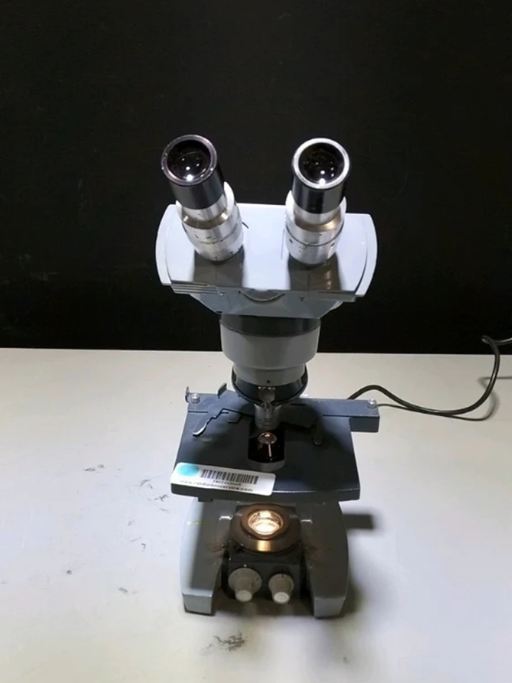 AMERICAN OPTICAL LAB MICROSCOPE WITH 1 OBJECTIVE