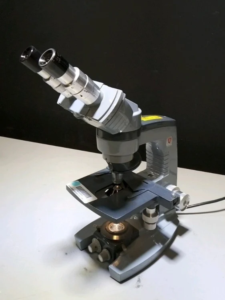 AMERICAN OPTICAL LAB MICROSCOPE WITH 1 OBJECTIVE