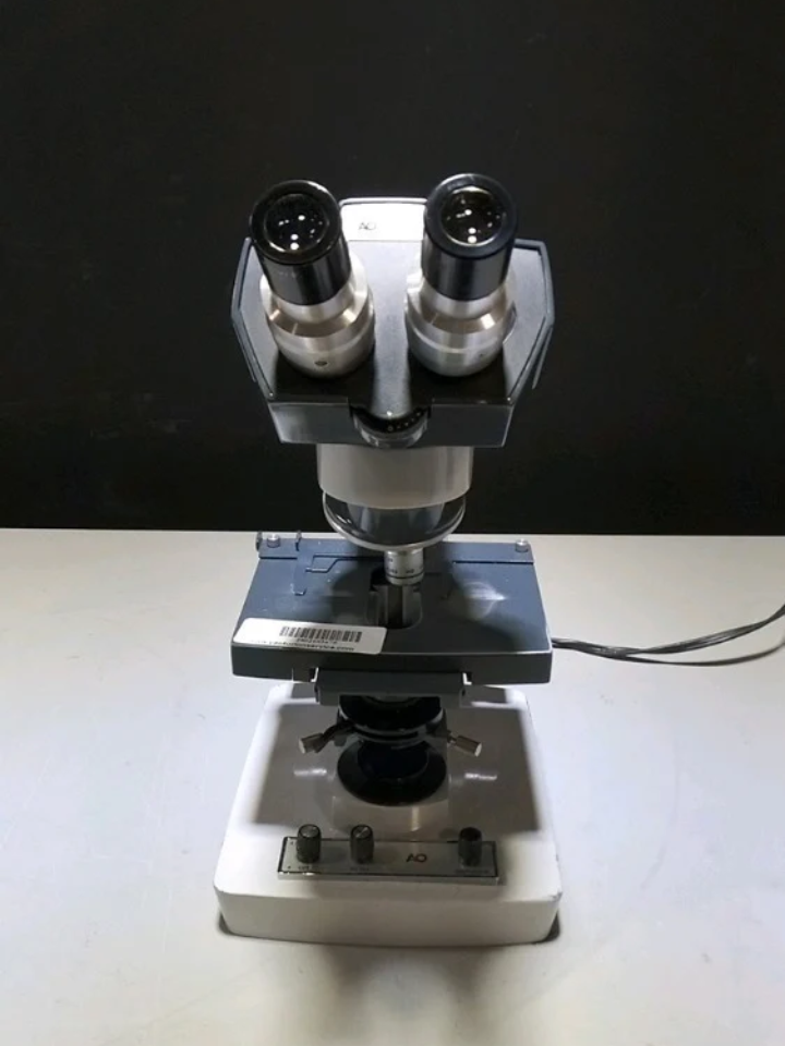 AMERICAN OPTICAL LAB MICROSCOPE WITH 2 OBJECTIVES