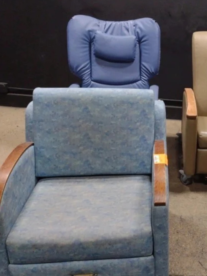 LOT OF RECLINERS