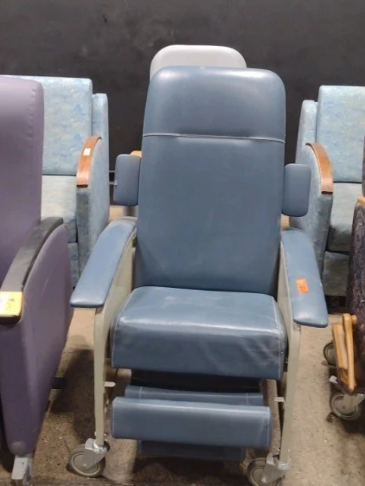 LOT OF RECLINERS