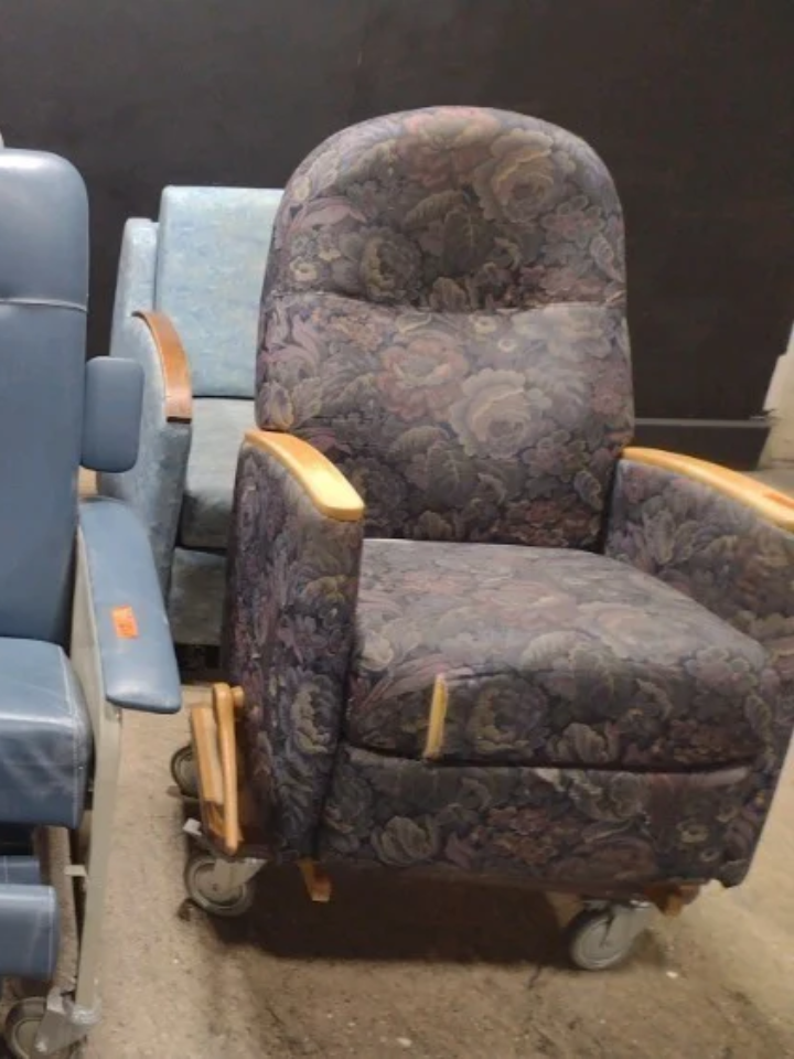 LOT OF RECLINERS