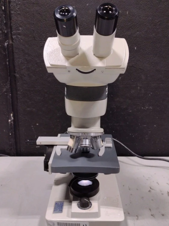 AO SCIENTIFIC ONE-FIFTY LAB MICROSCOPE WITH 4 OBJECTIVES