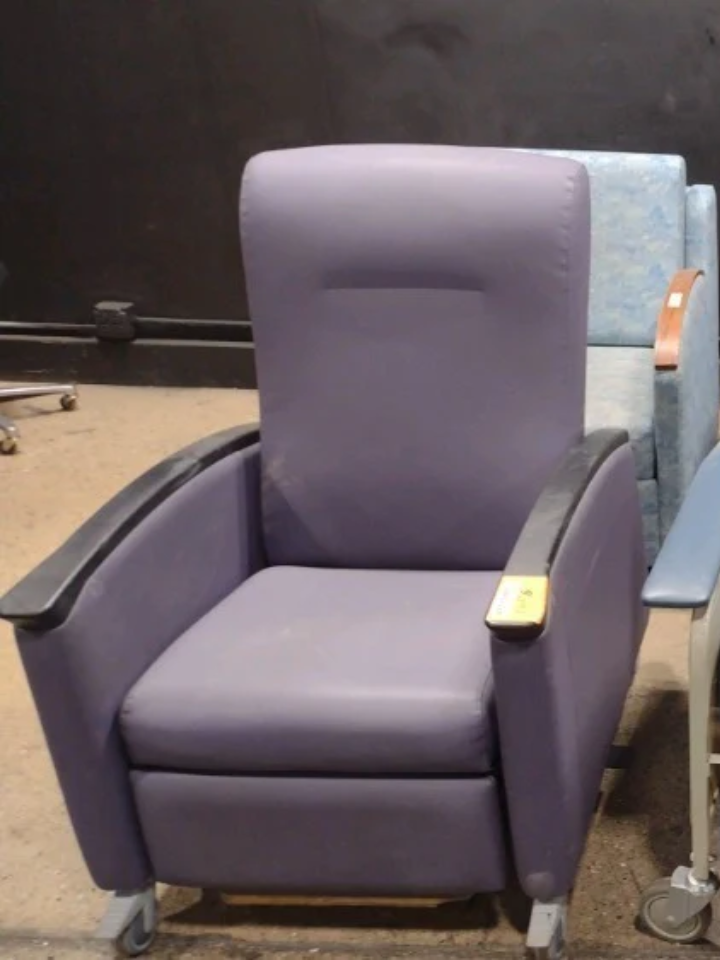 LOT OF RECLINERS