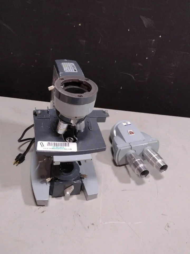 AO SPENCER 1036A LAB MICROSCOPE WITH 3 OBJECTIVES