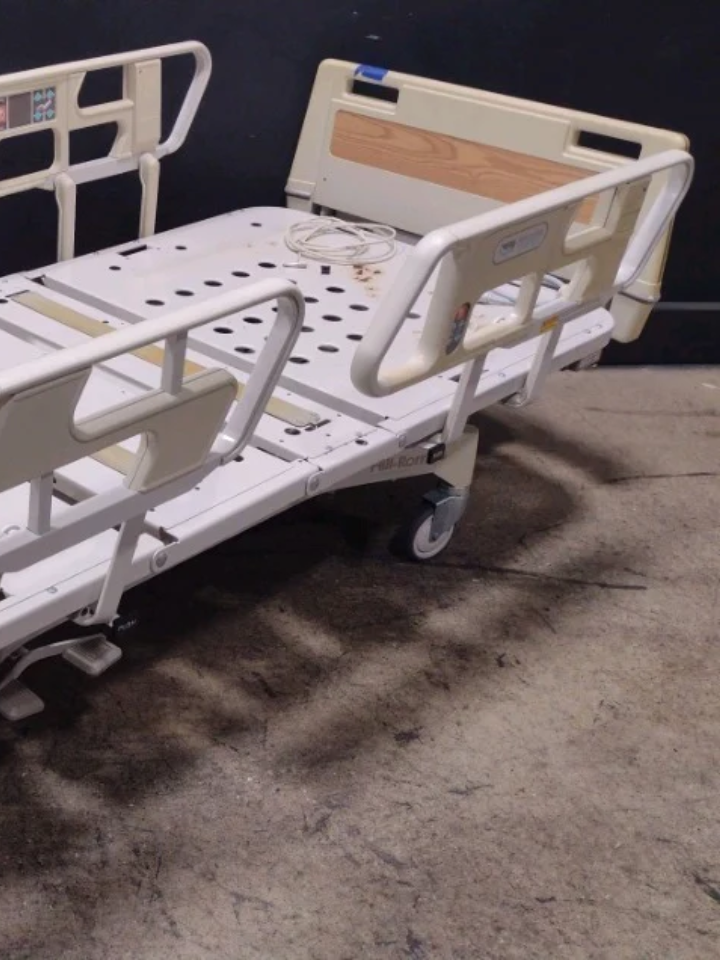 HILL-ROM ADVANCE SERIES HOSPITAL BED