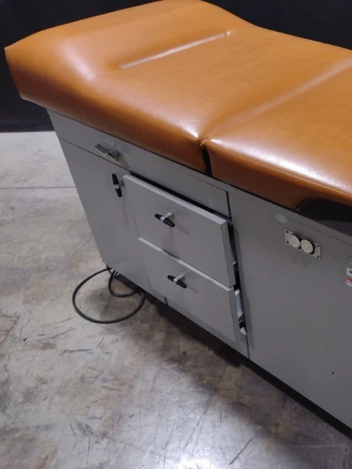 LOT #210 BELMONT MEDICAL EXAM TABLE