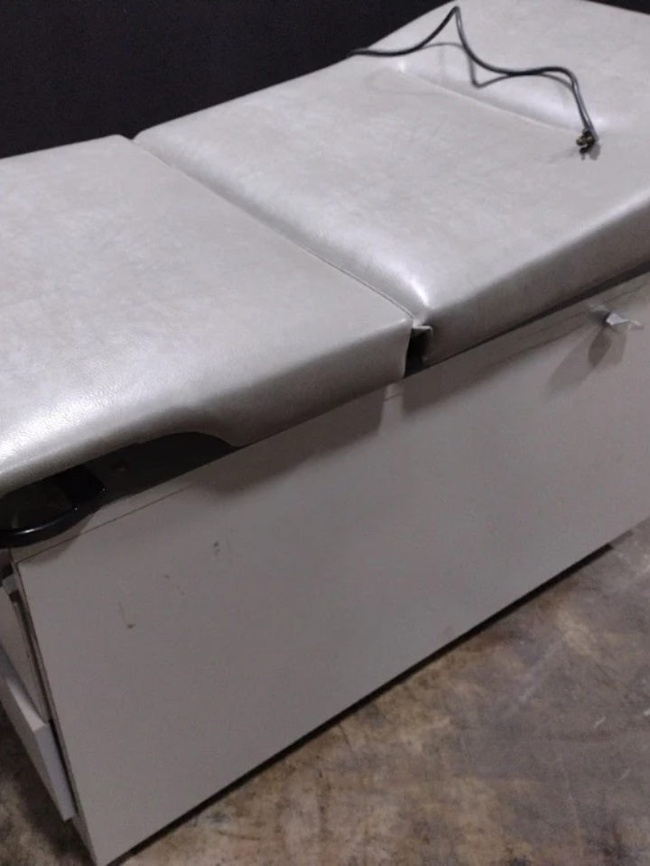 LOT #208 BELMONT MEDICAL EXAM TABLE