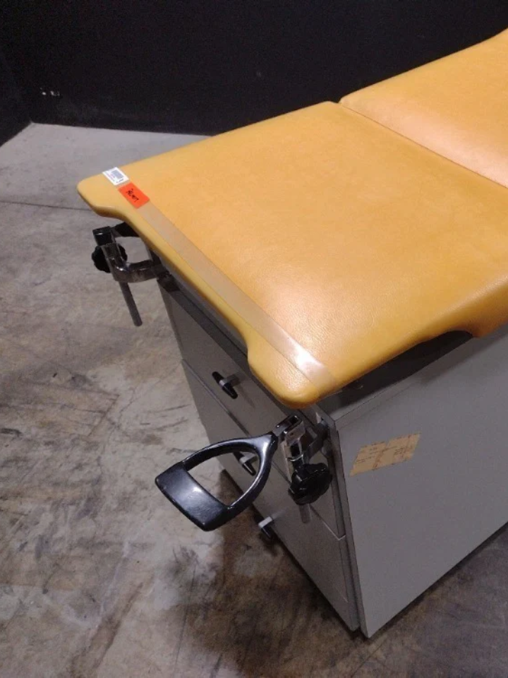 LOT #206 BELMONT MEDICAL EXAM TABLE