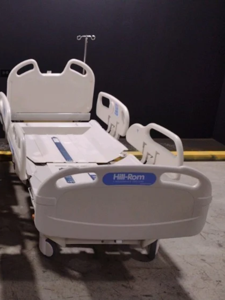 LOT OF HILL-ROM VERSACARE HOSPITAL BEDS