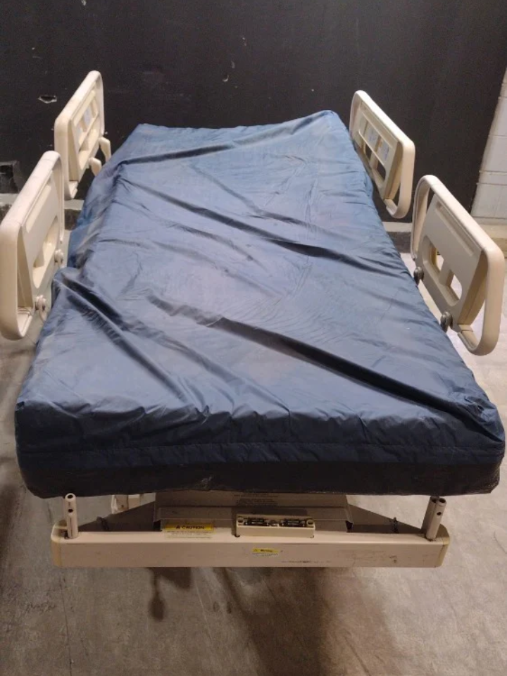 LOT OF HILL-ROM ADVANTA HOSPITAL BEDS