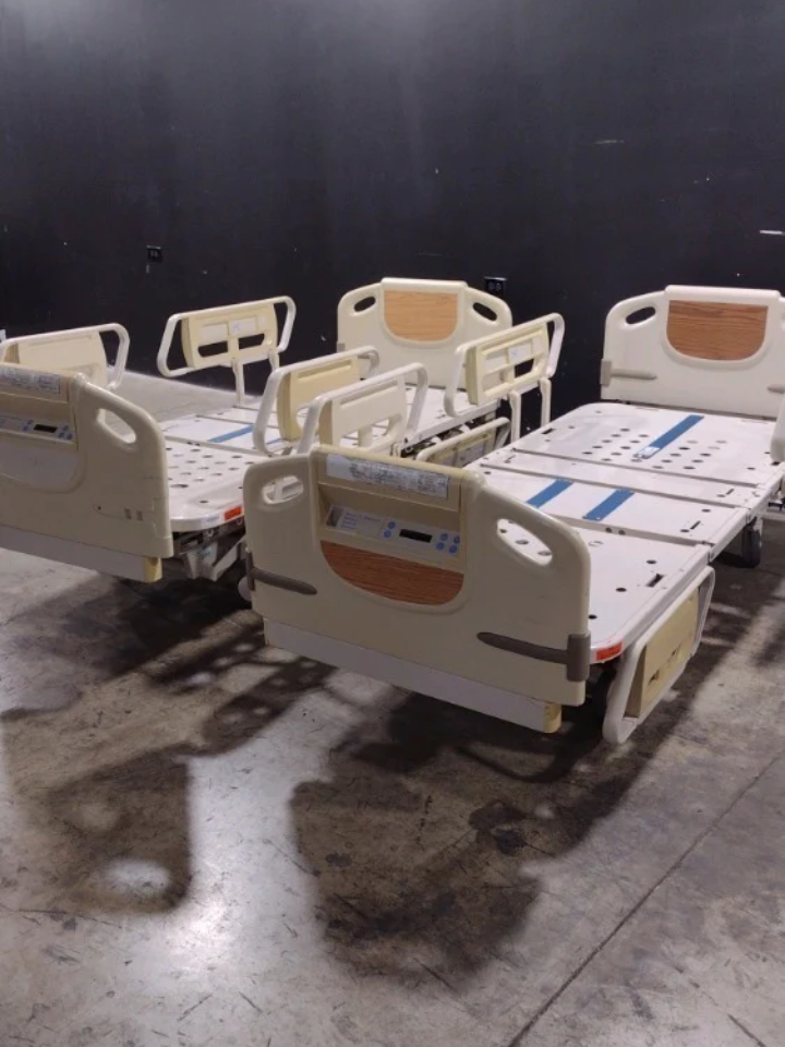 LOT OF HILL-ROM ADVANTA HOSPITAL BEDS