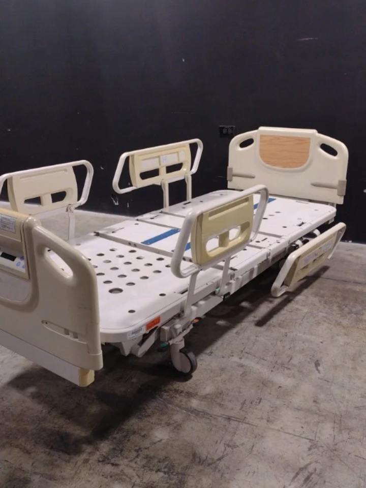 LOT OF HILL-ROM ADVANTA HOSPITAL BEDS