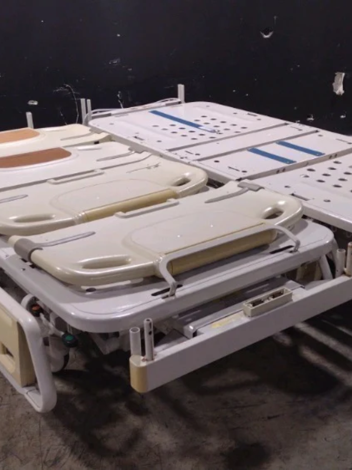 LOT OF HILL-ROM ADVANTA HOSPITAL BEDS